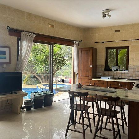 Bed and Breakfast Sunny Gozo Getaway Pool & Easy Check-In Ghajn il-Kbira  Экстерьер фото