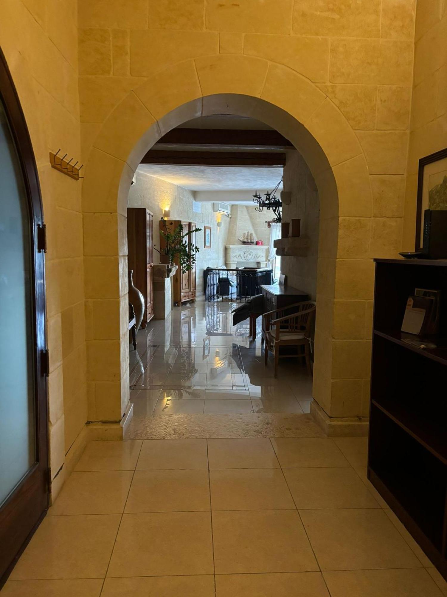 Bed and Breakfast Sunny Gozo Getaway Pool & Easy Check-In Ghajn il-Kbira  Экстерьер фото