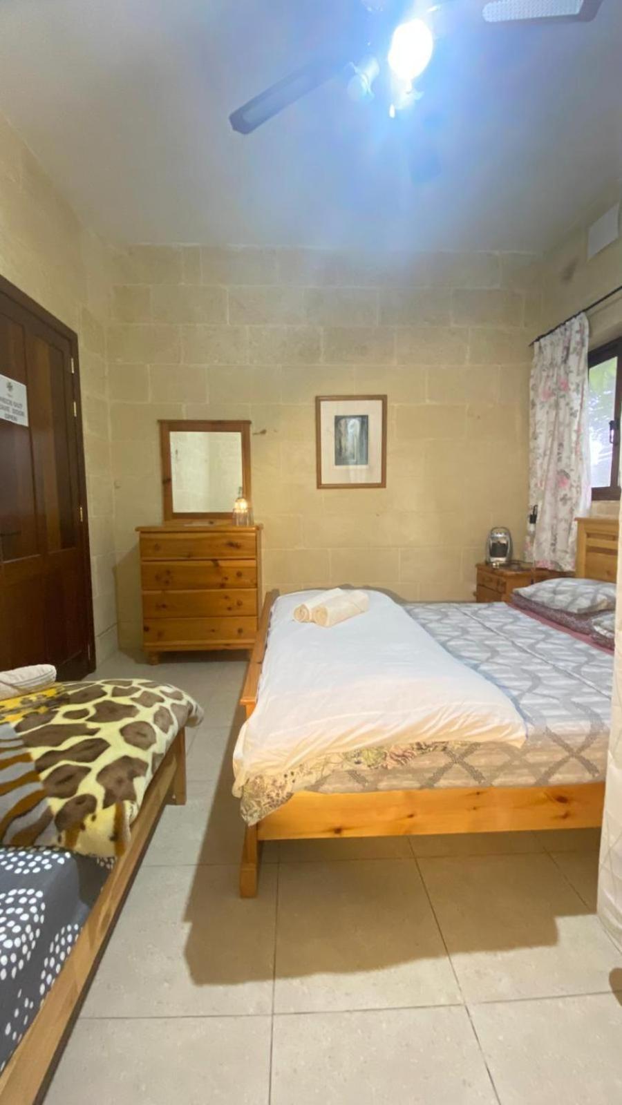 Bed and Breakfast Sunny Gozo Getaway Pool & Easy Check-In Ghajn il-Kbira  Экстерьер фото
