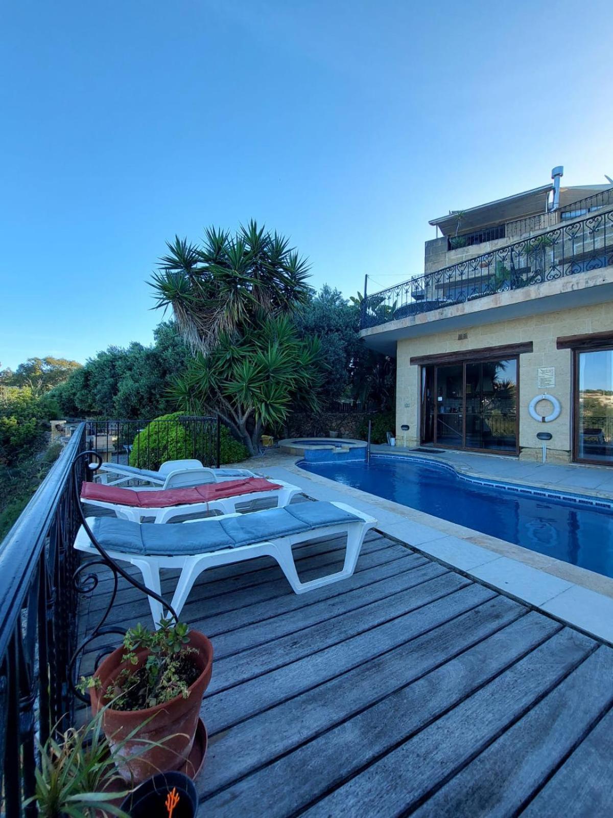 Bed and Breakfast Sunny Gozo Getaway Pool & Easy Check-In Ghajn il-Kbira  Экстерьер фото